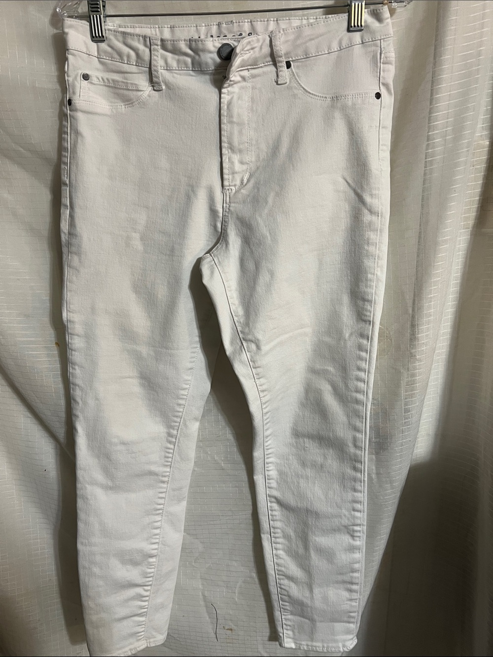 Articles Of Society White Skinny Jeans size 29. (JN1)